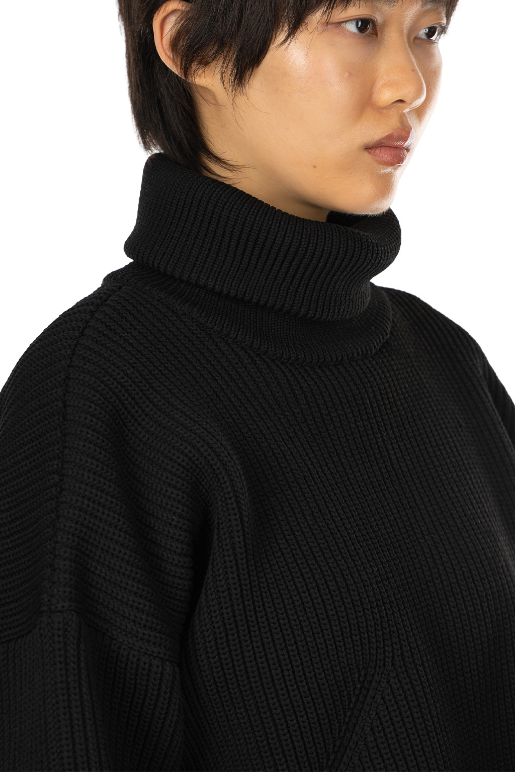 CFCL - Low Gauge Highneck Cropped Pullover - Black