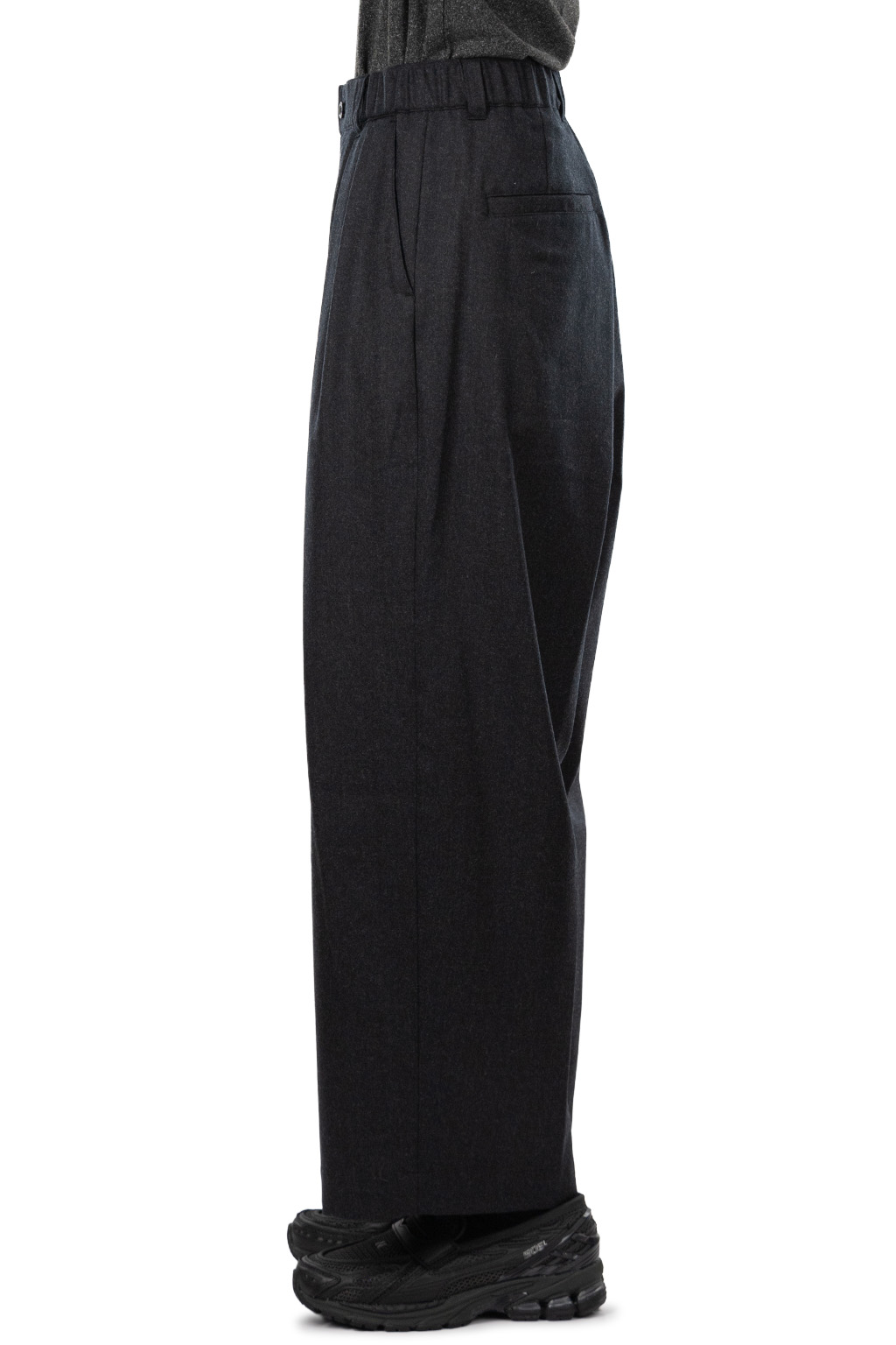 TOUJOURS - Super 120s Worsted Wool Flannel Baggy Pants - Charcoal